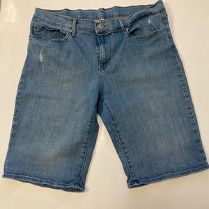 Levi’s Women’s Bermuda Jean Shorts Size 34